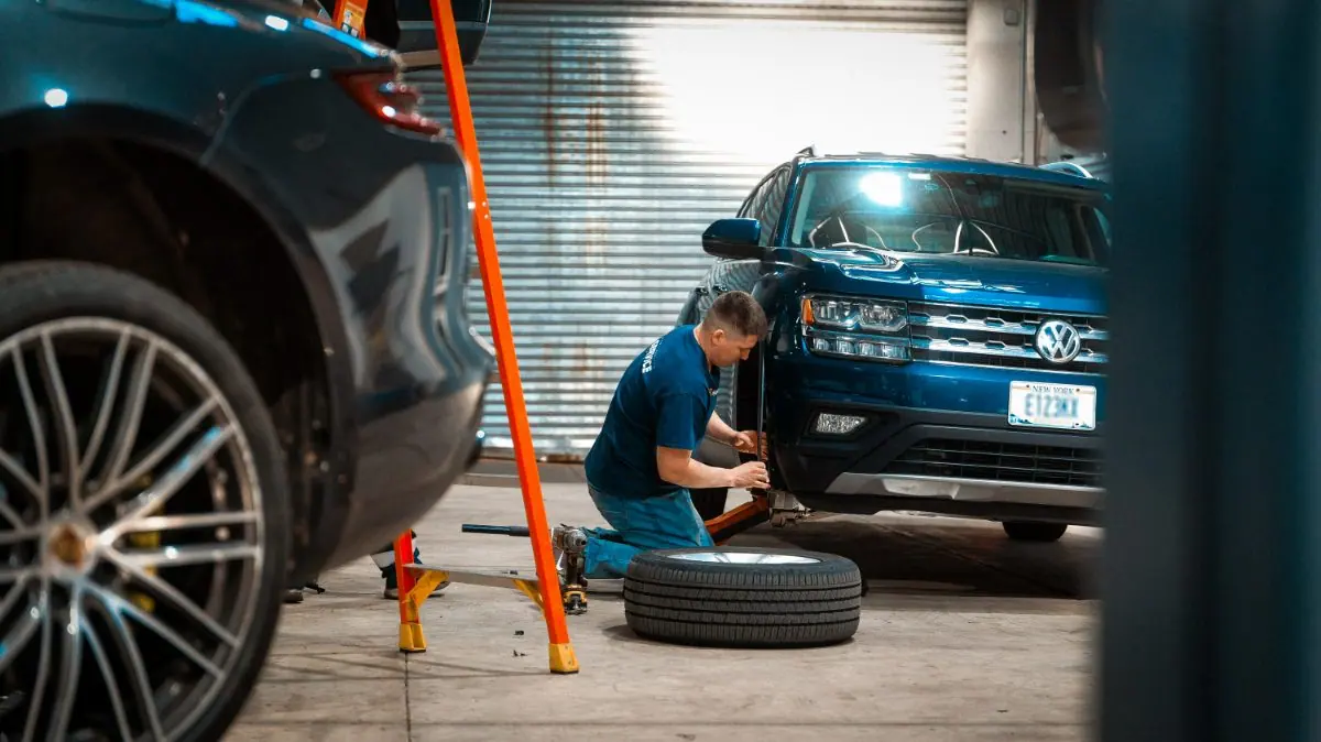 Tire and alignment service at FIX SERVICE